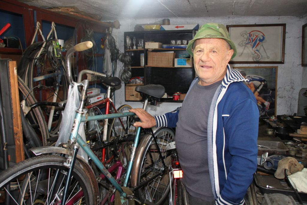 aim catalog discord Campionul României la ciclism, Gabriel Moiceanu, recompensat cu medalia de  aur la Zilele Câmpulungului, după 50 de ani de când a fost declarat Maestru  Emerit al Sportului - Evenimentul Muscelean